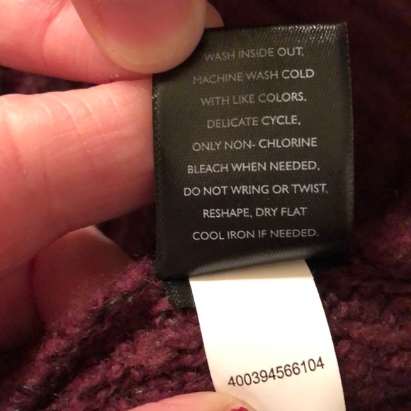 New Vera Wang Burgundy Turtleneck Sweater - Picture 8 of 8